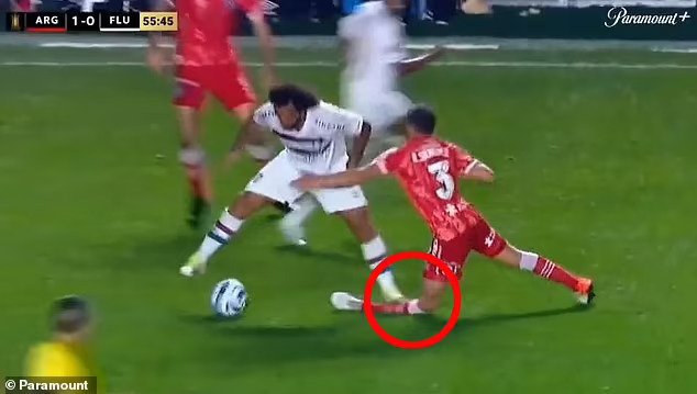 Real Madrid legend Marcelo sent off for dislocating opponent's knee - Max